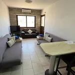 Elena Court Apartament *