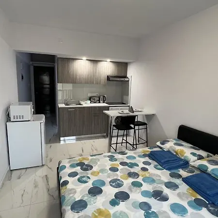 Elena Court Apartman