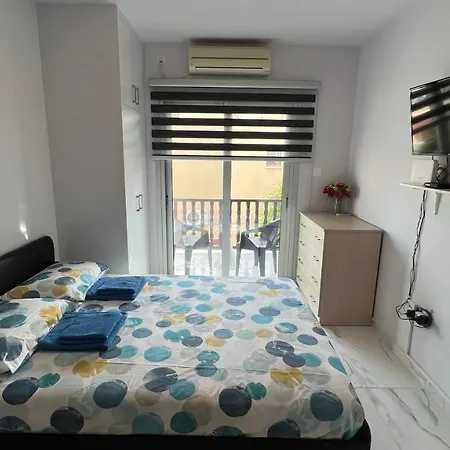 Elena Court アパート