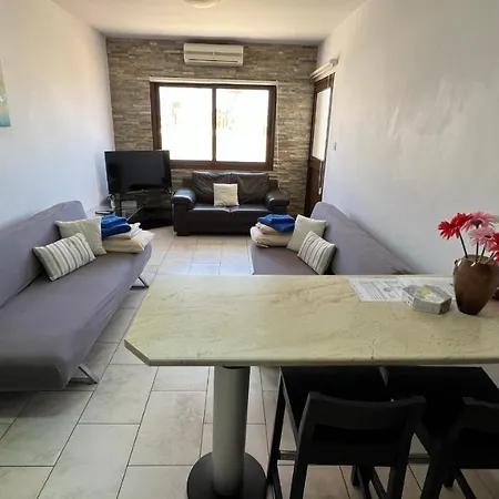 Elena Court Apartment *