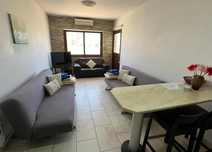 Elena Court Apartment *