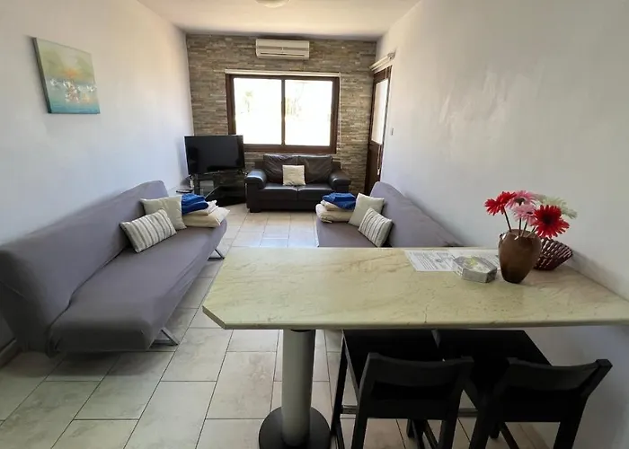 Elena Court Apartment *