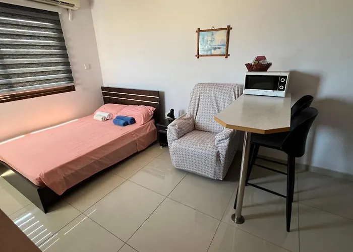 アパート Elena Court