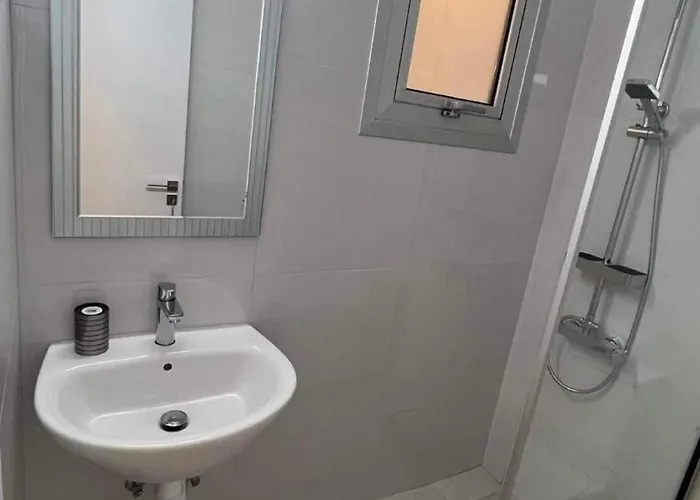 Elena Court アパート