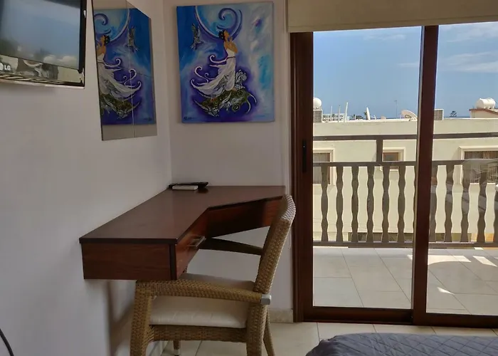 Elena Court Apartment *